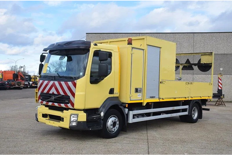 Volvo FL 250 - Vrachtwagen met open laadbak: afbeelding 1 Volvo FL 250 - Vrachtwagen met open laadbak: afbeelding 1