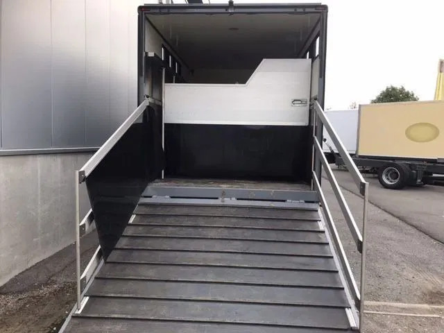 Mercedes-Benz Atego 1018 *Cruise control*Airco*Achteruitrijcamera*elektrische ruiten - Paardenvrachtwagen: afbeelding 3 Mercedes-Benz Atego 1018 *Cruise control*Airco*Achteruitrijcamera*elektrische ruiten - Paardenvrachtwagen: afbeelding 3