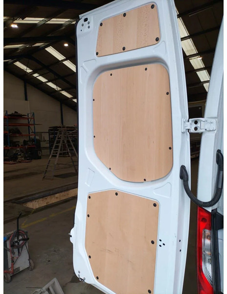 Mercedes-Benz Binnenbekleding L2H2 Sprinter - Cabine en interieur voor Bestelwagen: afbeelding 1 Mercedes-Benz Binnenbekleding L2H2 Sprinter - Cabine en interieur voor Bestelwagen: afbeelding 1
