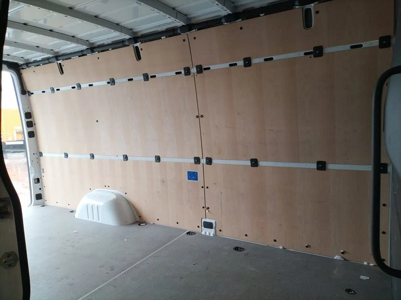 Mercedes-Benz Binnenbekleding L2H2 Sprinter - Cabine en interieur voor Bestelwagen: afbeelding 5 Mercedes-Benz Binnenbekleding L2H2 Sprinter - Cabine en interieur voor Bestelwagen: afbeelding 5