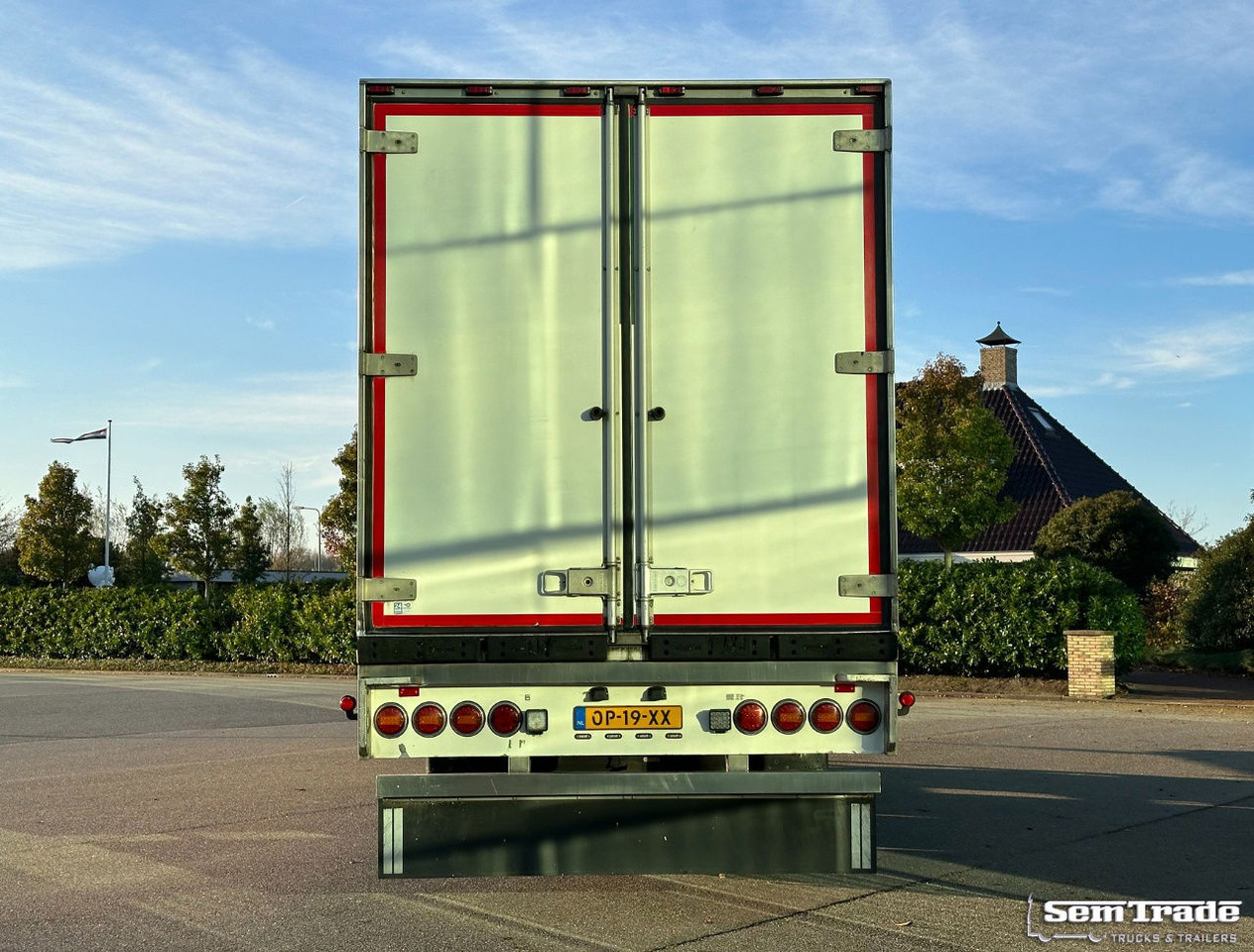 Chereau Renders Carrier Maxima 1300 2X Steering Axle 1X Lift Axle Disc Brakes - Koelwagen oplegger: afbeelding 4 Chereau Renders Carrier Maxima 1300 2X Steering Axle 1X Lift Axle Disc Brakes - Koelwagen oplegger: afbeelding 4