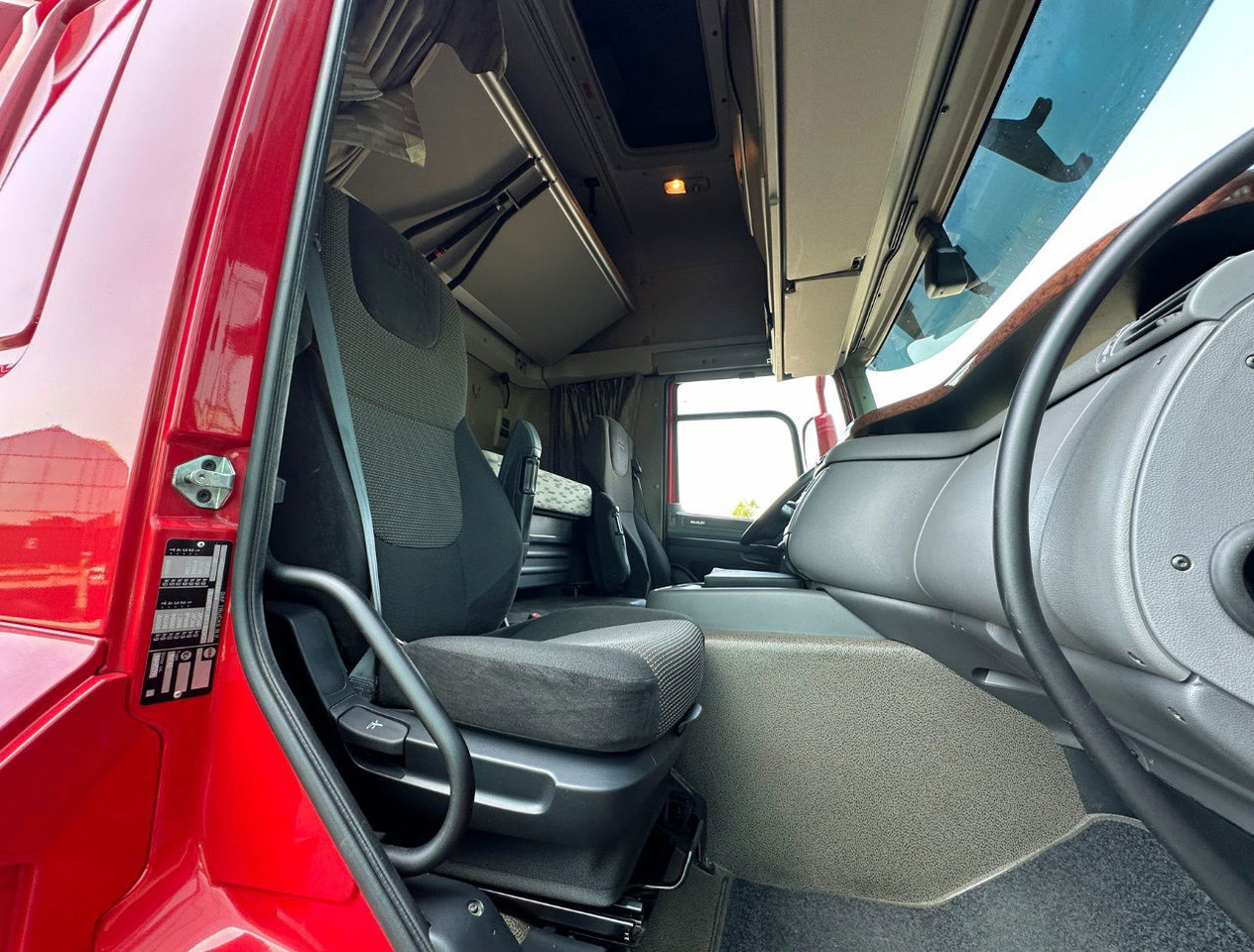 Bakwagen DAF CF 290 FA Space CAB Hardhouten Vloer 2500 KG Klep Nieuw Staat: afbeelding 16