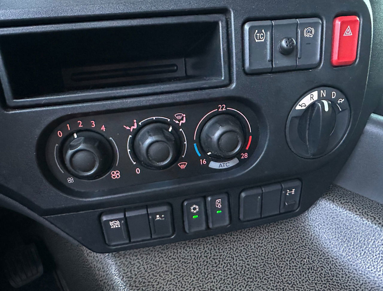 Bakwagen DAF CF 290 FA Space CAB Hardhouten Vloer 2500 KG Klep Nieuw Staat: afbeelding 15