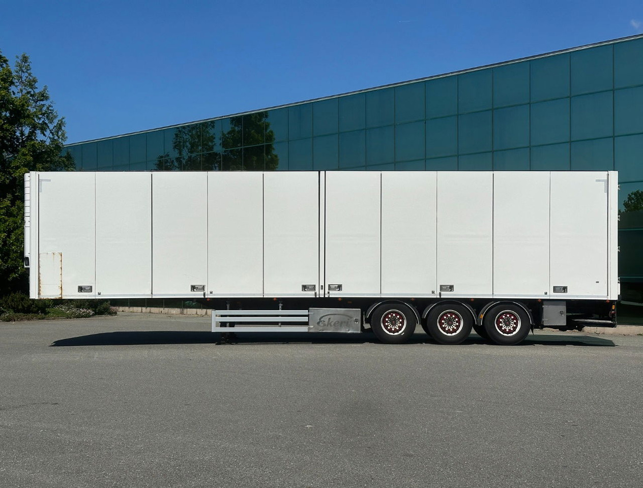 Ekeri 3-AS Multi Temp 1335 x 250 x 271 CM Inside Tail Lift - Koelwagen oplegger: afbeelding 2 Ekeri 3-AS Multi Temp 1335 x 250 x 271 CM Inside Tail Lift - Koelwagen oplegger: afbeelding 2
