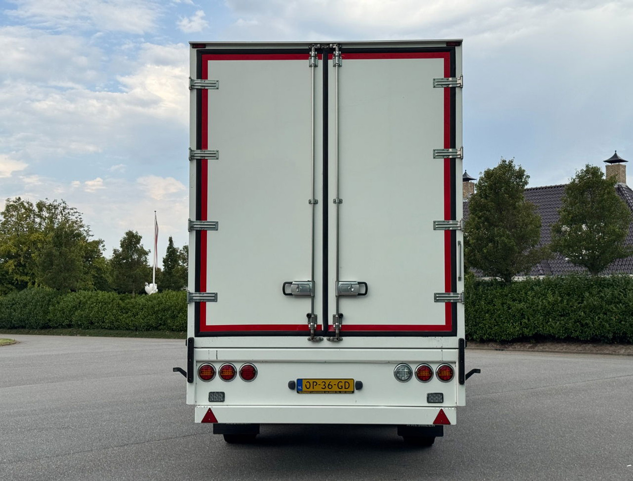FAG 2 AS Burgers BAK Geisoleerd Gegalvaniseerd Chassis ZO Goed ALS Nieuw Direct Leverbaar 1325 x 244 x 267 CM Inwendig - Gesloten oplegger: afbeelding 4 FAG 2 AS Burgers BAK Geisoleerd Gegalvaniseerd Chassis ZO Goed ALS Nieuw Direct Leverbaar 1325 x 244 x 267 CM Inwendig - Gesloten oplegger: afbeelding 4