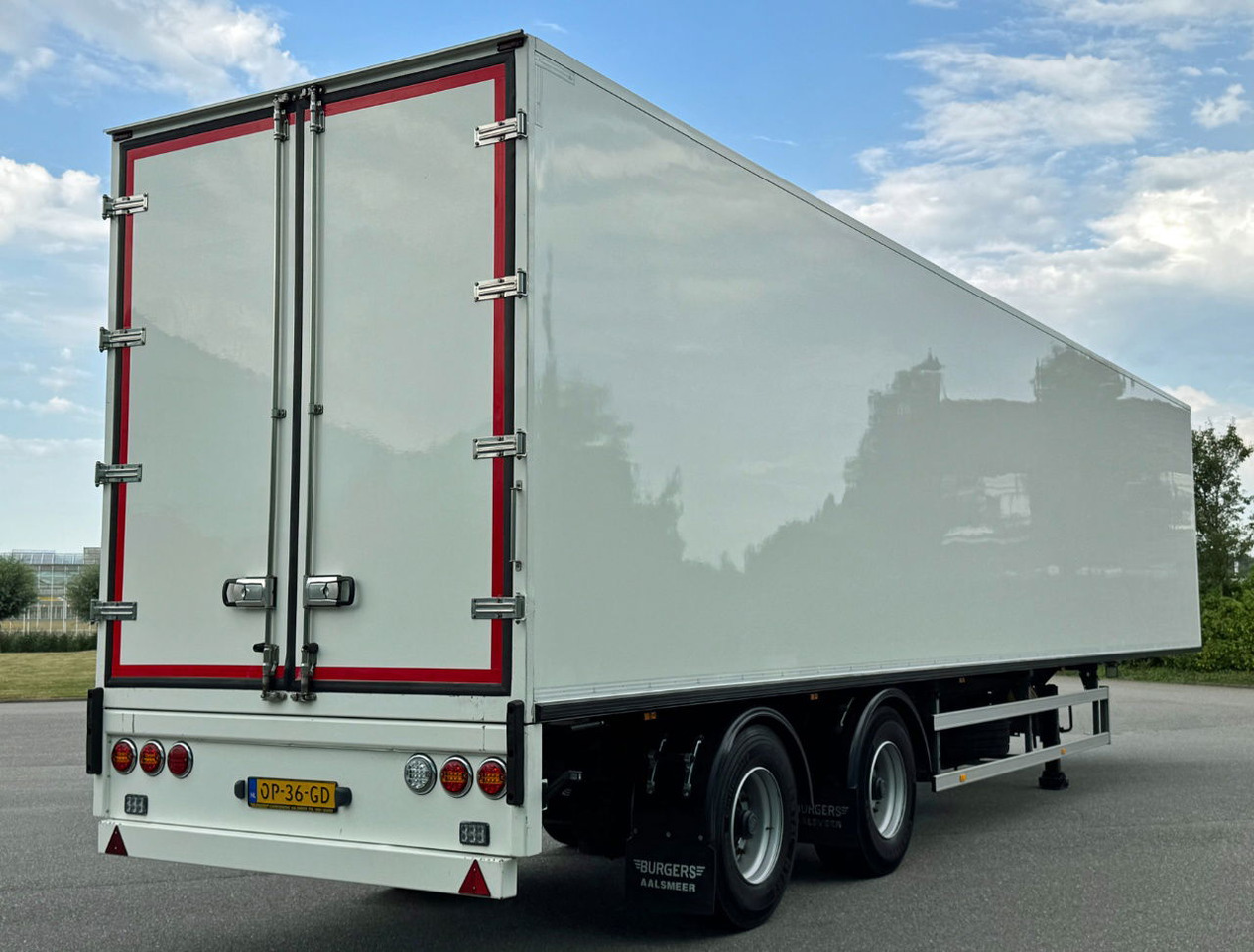 FAG 2 AS Burgers BAK Geisoleerd Gegalvaniseerd Chassis ZO Goed ALS Nieuw Direct Leverbaar 1325 x 244 x 267 CM Inwendig - Gesloten oplegger: afbeelding 5 FAG 2 AS Burgers BAK Geisoleerd Gegalvaniseerd Chassis ZO Goed ALS Nieuw Direct Leverbaar 1325 x 244 x 267 CM Inwendig - Gesloten oplegger: afbeelding 5