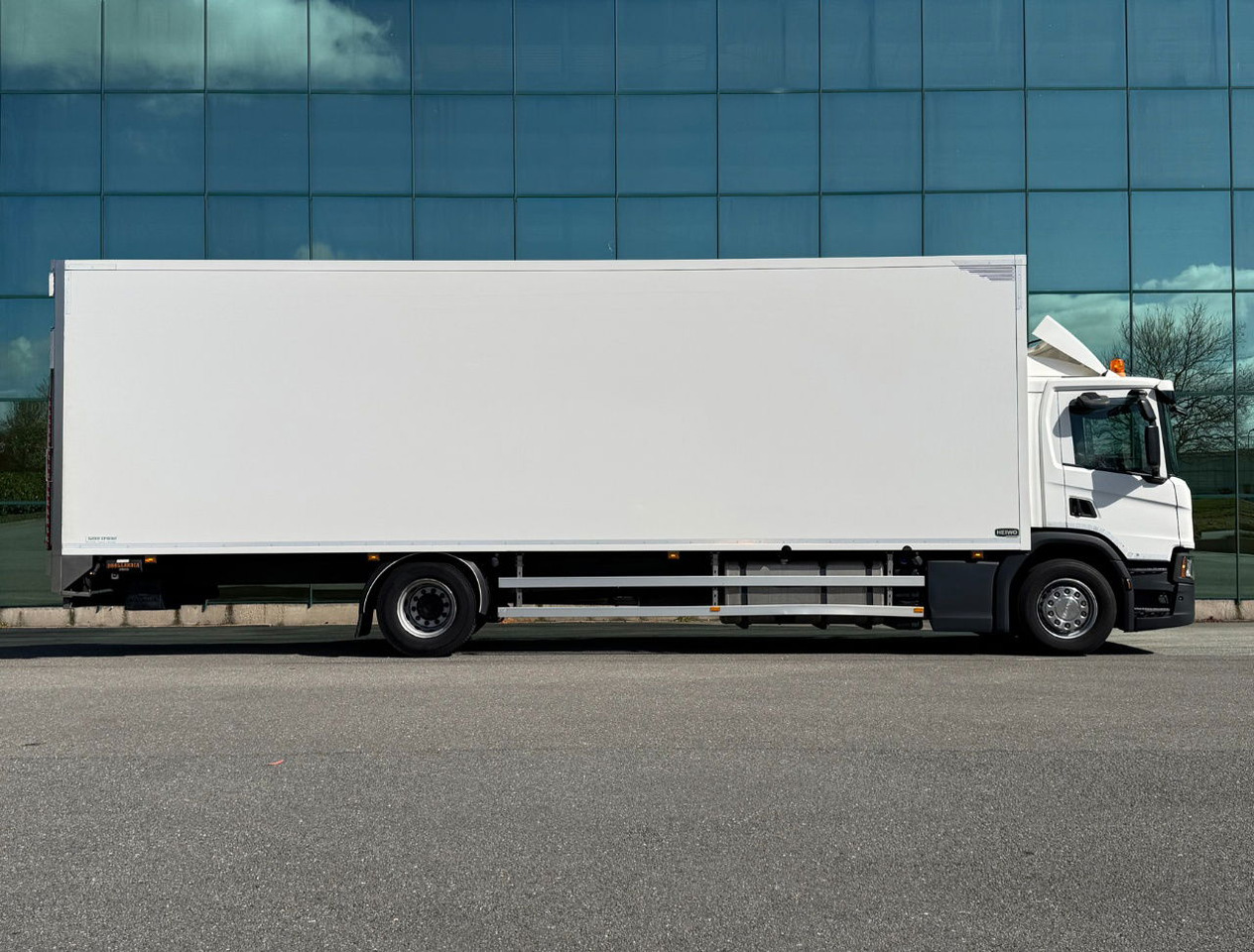 Scania P320 Heiwo 16 Karrenbak 275 CM Hoog Kachel 2.500 KG Klep Super Staat - Bakwagen: afbeelding 5 Scania P320 Heiwo 16 Karrenbak 275 CM Hoog Kachel 2.500 KG Klep Super Staat - Bakwagen: afbeelding 5