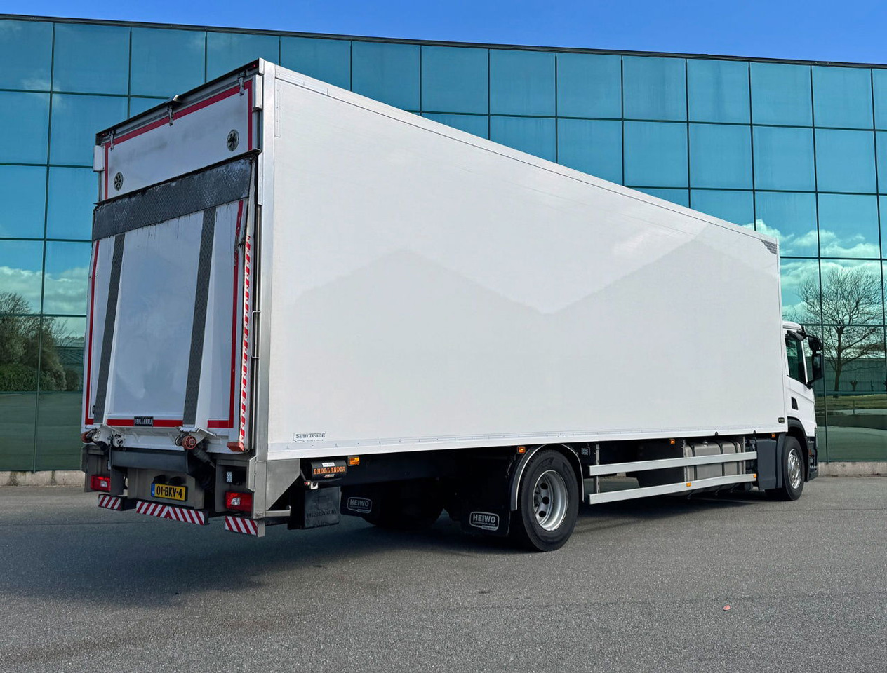 Scania P320 Heiwo 16 Karrenbak 275 CM Hoog Kachel 2.500 KG Klep Super Staat - Bakwagen: afbeelding 4 Scania P320 Heiwo 16 Karrenbak 275 CM Hoog Kachel 2.500 KG Klep Super Staat - Bakwagen: afbeelding 4