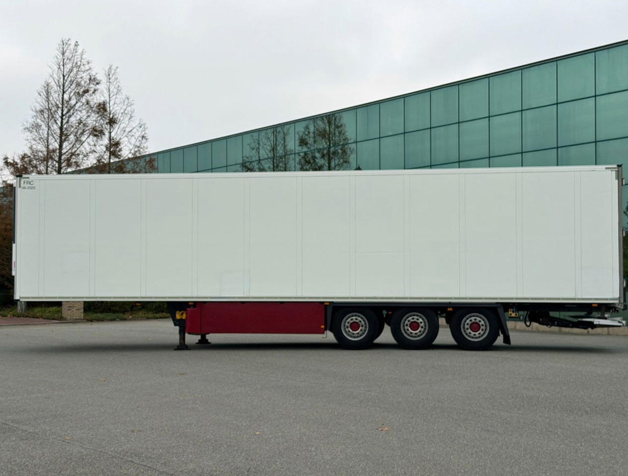 Schmitz Cargobull SCBS3B Thermo King SLX BI Multi Temp 270 C High Flowerwide Lift TOP Condition NL Trailer - Koelwagen oplegger: afbeelding 2 Schmitz Cargobull SCBS3B Thermo King SLX BI Multi Temp 270 C High Flowerwide Lift TOP Condition NL Trailer - Koelwagen oplegger: afbeelding 2