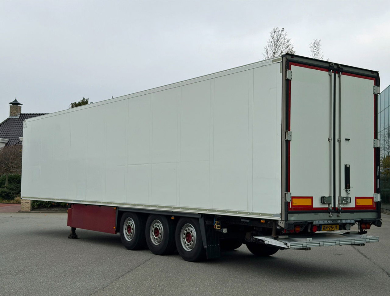Schmitz Cargobull SCBS3B Thermo King SLX BI Multi Temp 270 C High Flowerwide Lift TOP Condition NL Trailer - Koelwagen oplegger: afbeelding 3 Schmitz Cargobull SCBS3B Thermo King SLX BI Multi Temp 270 C High Flowerwide Lift TOP Condition NL Trailer - Koelwagen oplegger: afbeelding 3
