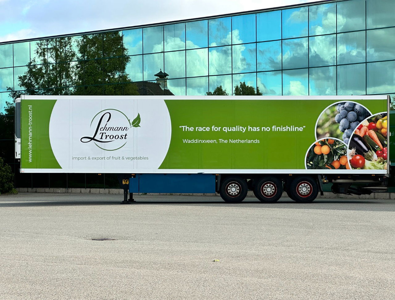 Schmitz Cargobull SKO 24 Thermo King SLX 200 Only 3645 Engine Hours 2X Lift Axle Flowerwide 270 CM High Inside Tail Lift NL-Trailer - Koelwagen oplegger: afbeelding 2 Schmitz Cargobull SKO 24 Thermo King SLX 200 Only 3645 Engine Hours 2X Lift Axle Flowerwide 270 CM High Inside Tail Lift NL-Trailer - Koelwagen oplegger: afbeelding 2