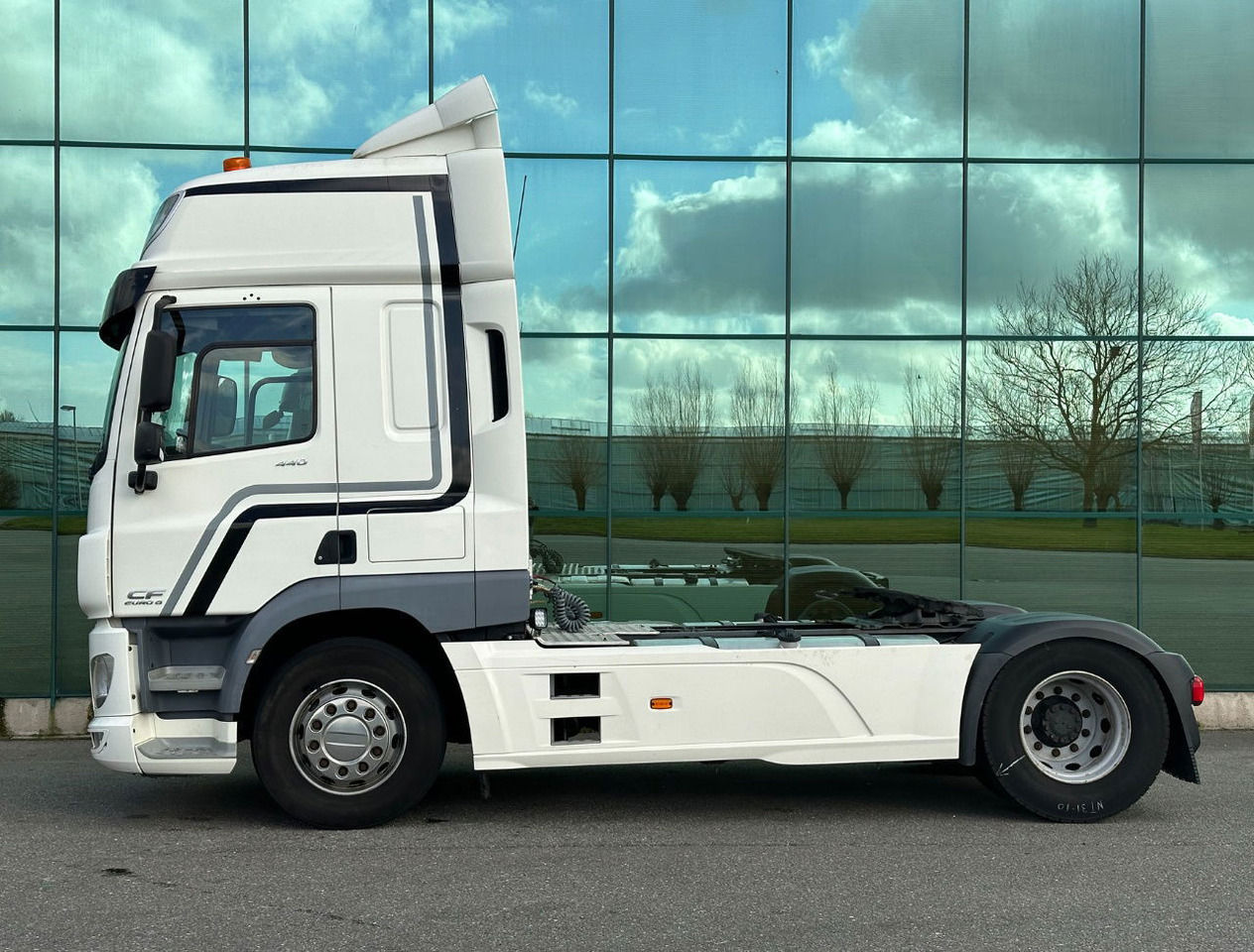DAF CF 440 FT Space CAB 2x Tanks 766.000 KM TOP Condition NL Truck 2 Similar Pie - Trekker: afbeelding 2 DAF CF 440 FT Space CAB 2x Tanks 766.000 KM TOP Condition NL Truck 2 Similar Pie - Trekker: afbeelding 2