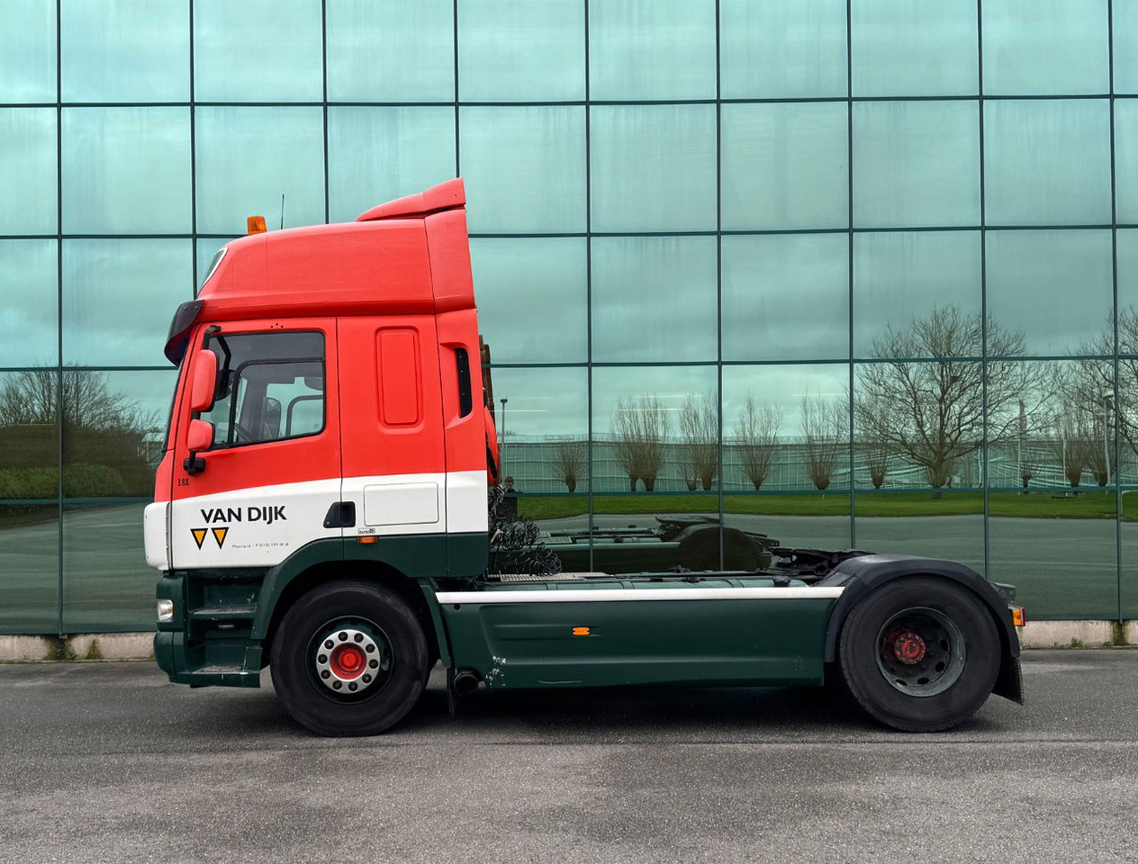 DAF CF 85.460 Only 229.800 KM Retarder - Intarder 2x Tanks Tires 90 NL Truck - Trekker: afbeelding 2 DAF CF 85.460 Only 229.800 KM Retarder - Intarder 2x Tanks Tires 90 NL Truck - Trekker: afbeelding 2