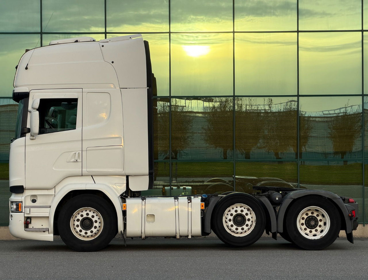 Scania R450 Topline 6X2 Twinsteer Retarder 2X Tanks Park Cooling TOP Condition - Trekker: afbeelding 2 Scania R450 Topline 6X2 Twinsteer Retarder 2X Tanks Park Cooling TOP Condition - Trekker: afbeelding 2