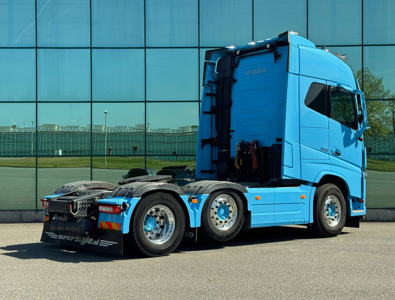 Volvo FH 500 6X2 Full AIR 671.000 KM 2x Tanks TOP Condition NL Truck - Trekker: afbeelding 4 Volvo FH 500 6X2 Full AIR 671.000 KM 2x Tanks TOP Condition NL Truck - Trekker: afbeelding 4