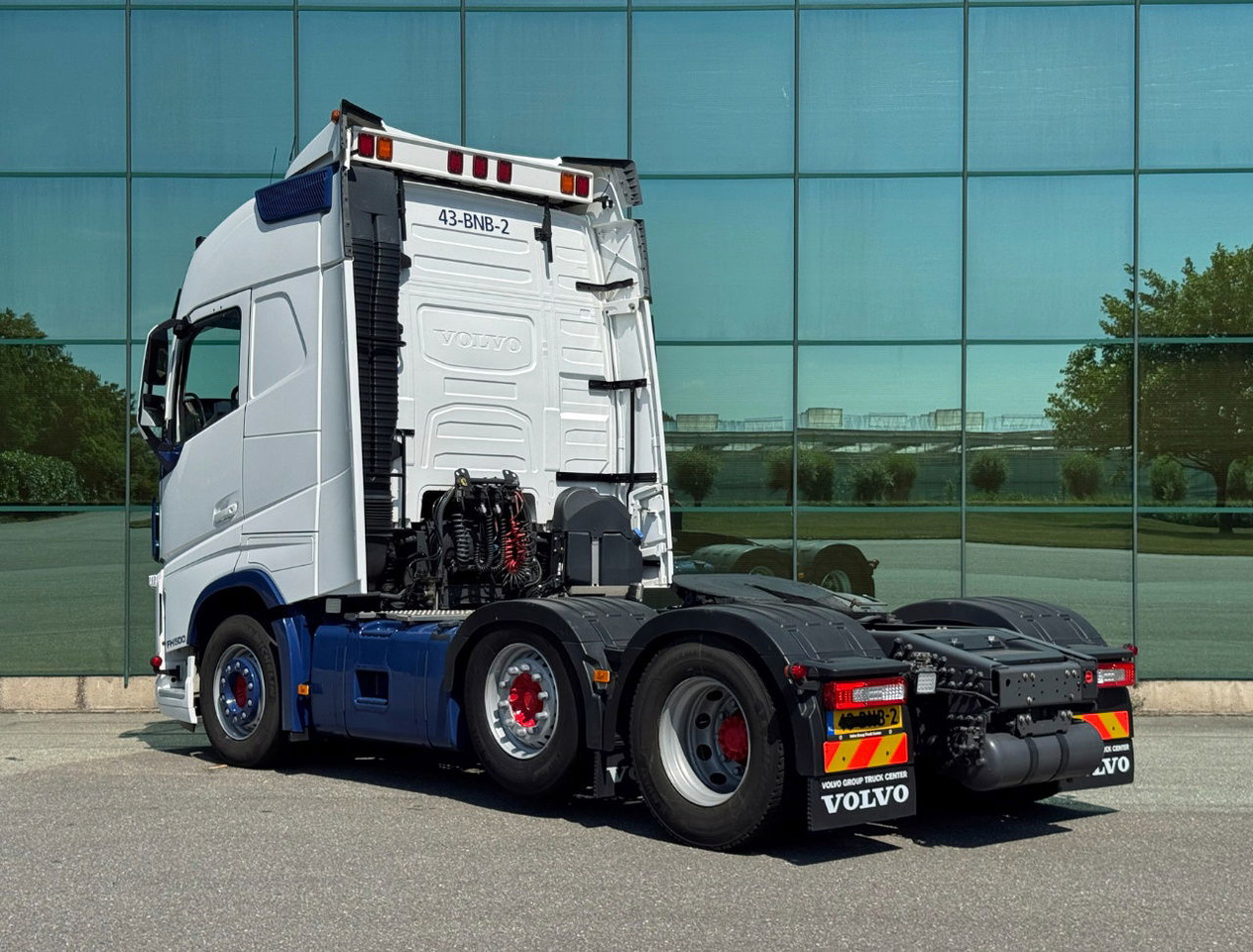 Volvo FH 500 6X2 Globetrotter 2x Tanks Only 667.000 KM Super Condition NL Truck - Trekker: afbeelding 3 Volvo FH 500 6X2 Globetrotter 2x Tanks Only 667.000 KM Super Condition NL Truck - Trekker: afbeelding 3