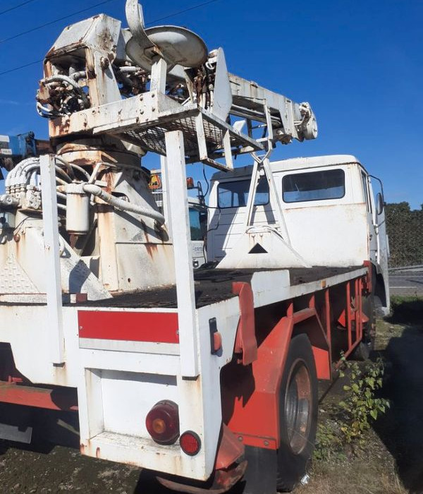 Camion tarieres Plantation Poteaux France Telecom - Vrachtwagen met open laadbak, Kraanwagen: afbeelding 1 Camion tarieres Plantation Poteaux France Telecom - Vrachtwagen met open laadbak, Kraanwagen: afbeelding 1