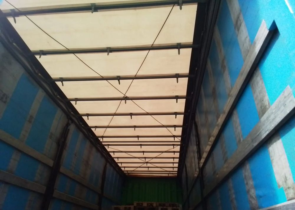 Krone Przyczepa 3 osie Firanka - Aanhangwagen met huif: afbeelding 2 Krone Przyczepa 3 osie Firanka - Aanhangwagen met huif: afbeelding 2