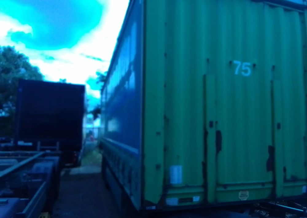 Krone Przyczepa 3 osie Firanka - Aanhangwagen met huif: afbeelding 4 Krone Przyczepa 3 osie Firanka - Aanhangwagen met huif: afbeelding 4