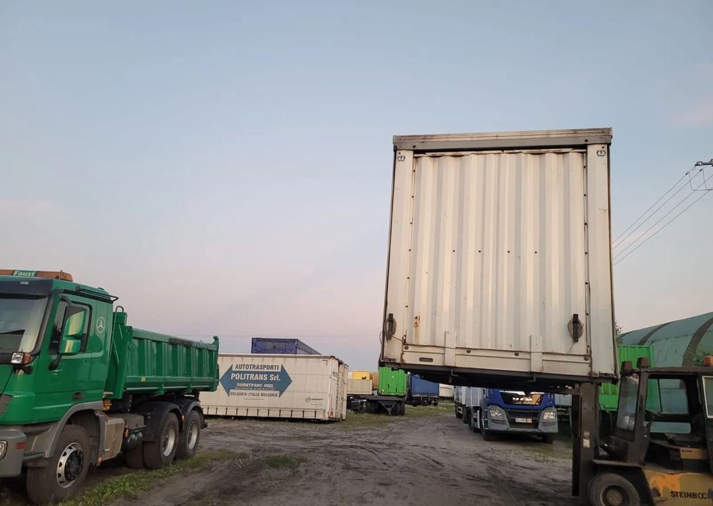 Krone Zabudowa Firanka - Schuifzeilen laadbak: afbeelding 4 Krone Zabudowa Firanka - Schuifzeilen laadbak: afbeelding 4