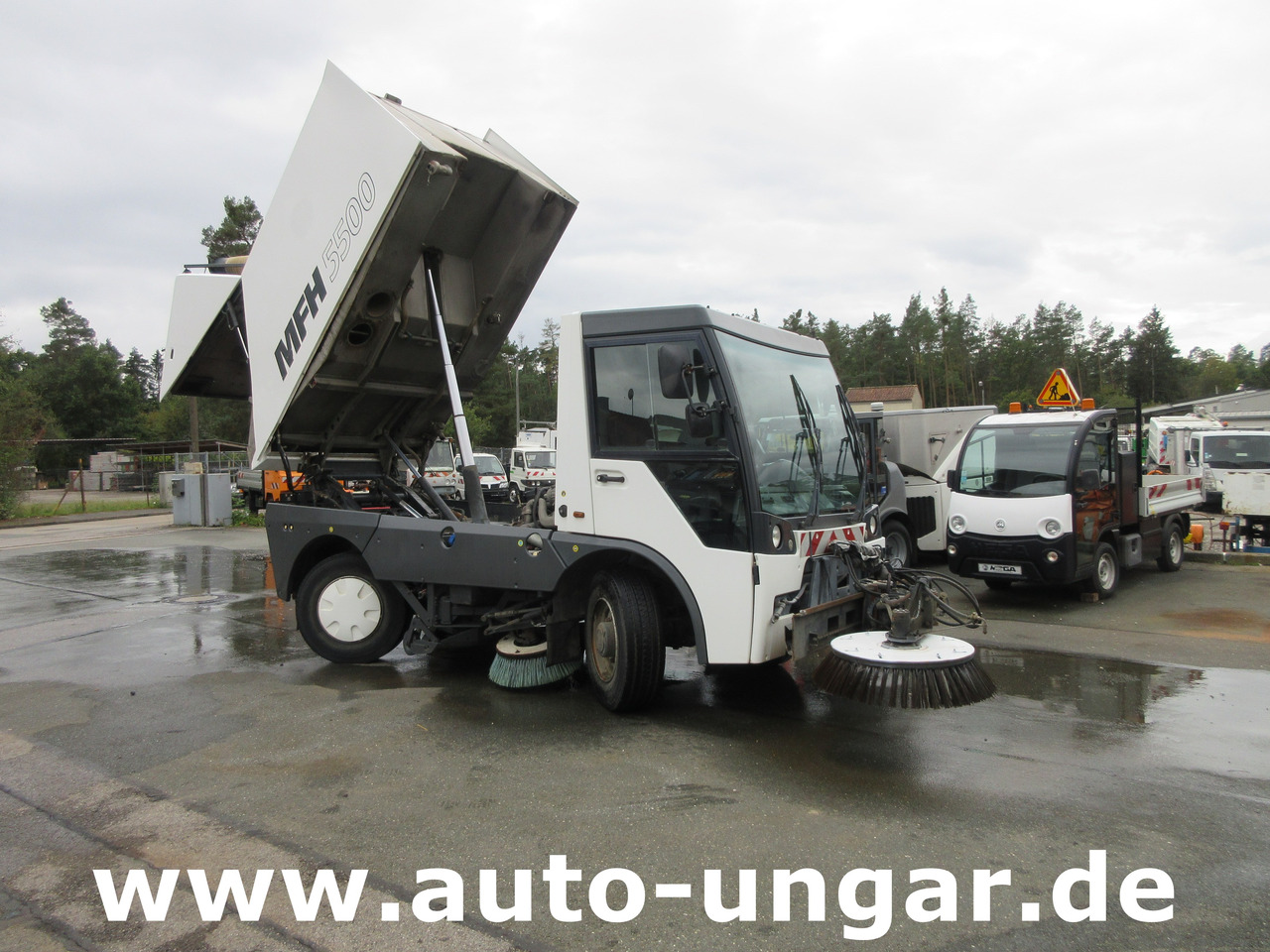 Aebi MFH 5500 Baujahr 2012 Euro 5 Kehrmaschine mit Hochentleerung - Veegwagen: afbeelding 1 Aebi MFH 5500 Baujahr 2012 Euro 5 Kehrmaschine mit Hochentleerung - Veegwagen: afbeelding 1