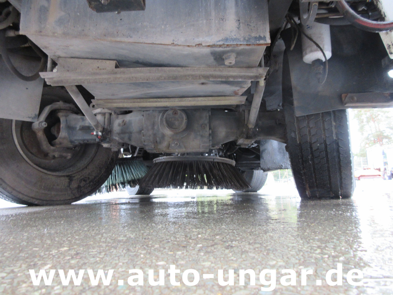 Aebi MFH 5500 Baujahr 2012 Euro 5 Kehrmaschine mit Hochentleerung - Veegwagen: afbeelding 5 Aebi MFH 5500 Baujahr 2012 Euro 5 Kehrmaschine mit Hochentleerung - Veegwagen: afbeelding 5