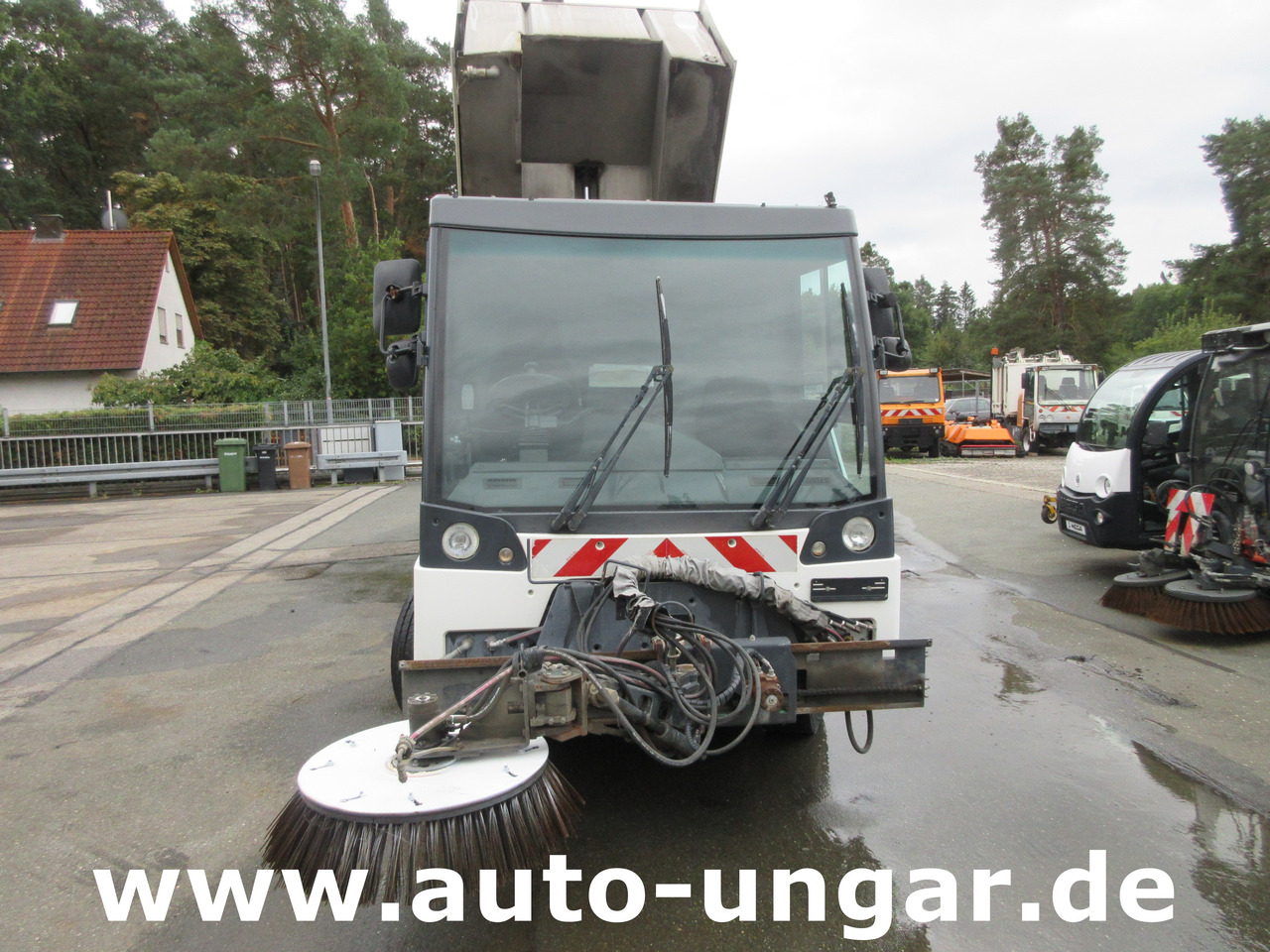 Aebi MFH 5500 Baujahr 2012 Euro 5 Kehrmaschine mit Hochentleerung - Veegwagen: afbeelding 2 Aebi MFH 5500 Baujahr 2012 Euro 5 Kehrmaschine mit Hochentleerung - Veegwagen: afbeelding 2