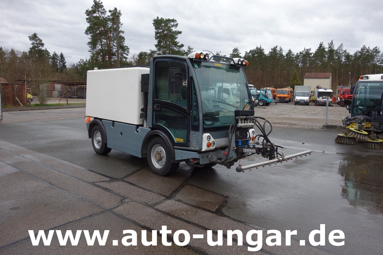 Boschung L3 Schwemmfahrzeug 4-Rad Lenkung Motorschaden - Gemeentelijke machine/ Speciaal: afbeelding 4 Boschung L3 Schwemmfahrzeug 4-Rad Lenkung Motorschaden - Gemeentelijke machine/ Speciaal: afbeelding 4