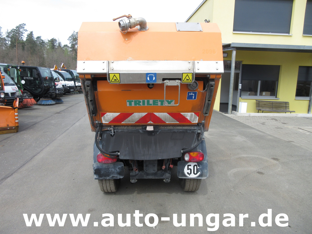 Multicar Tremo X56 4x4 Euro 5 Bj. 2015 Trilety TXK Kehr-Aufbau Motorschaden - Gemeentelijke machine/ Speciaal: afbeelding 5 Multicar Tremo X56 4x4 Euro 5 Bj. 2015 Trilety TXK Kehr-Aufbau Motorschaden - Gemeentelijke machine/ Speciaal: afbeelding 5