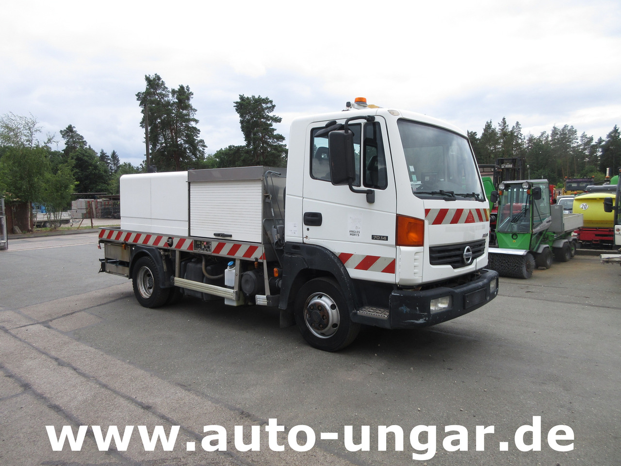 NISSAN Atleon 70.14 mit Hochdruckreiniger Wasserwagen Waschwagen Kärcher High Pressure - Gemeentelijke machine/ Speciaal: afbeelding 1 NISSAN Atleon 70.14 mit Hochdruckreiniger Wasserwagen Waschwagen Kärcher High Pressure - Gemeentelijke machine/ Speciaal: afbeelding 1