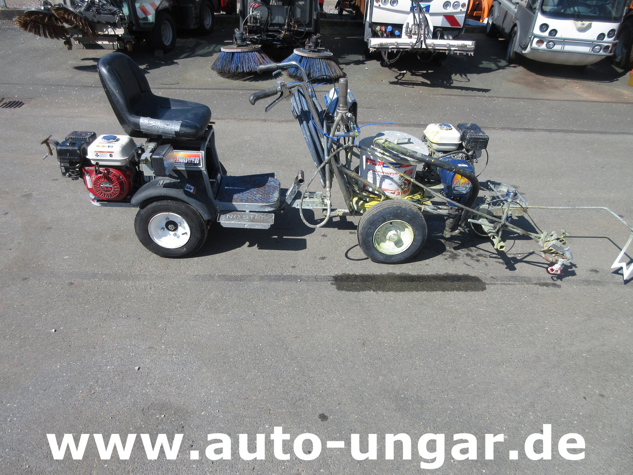 Graco LineLazer III 3900 Linedriver ride-on striper Roadmarking Straßenmarkierung - Asfaltmachine: afbeelding 4 Graco LineLazer III 3900 Linedriver ride-on striper Roadmarking Straßenmarkierung - Asfaltmachine: afbeelding 4