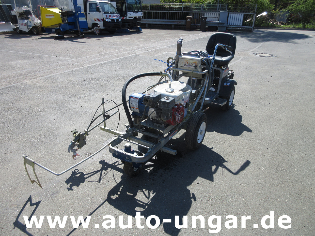 Graco LineLazer III 3900 Linedriver ride-on striper Roadmarking Straßenmarkierung - Asfaltmachine: afbeelding 2 Graco LineLazer III 3900 Linedriver ride-on striper Roadmarking Straßenmarkierung - Asfaltmachine: afbeelding 2