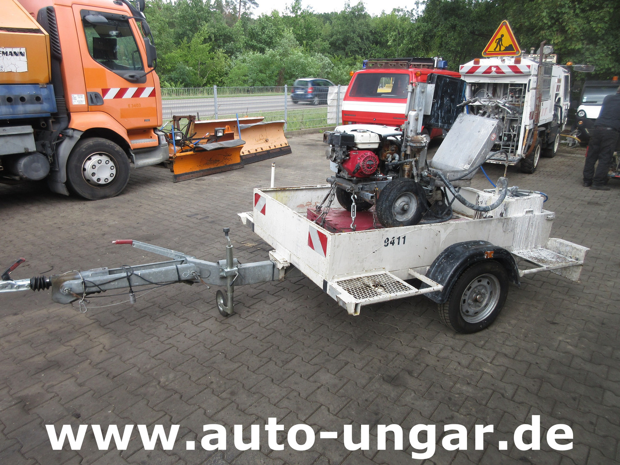 Graco Zebra 5 Airless Traceuse Markiermaschine Roadmarking Machine mit Trailer Hofmann - Asfaltmachine: afbeelding 1 Graco Zebra 5 Airless Traceuse Markiermaschine Roadmarking Machine mit Trailer Hofmann - Asfaltmachine: afbeelding 1