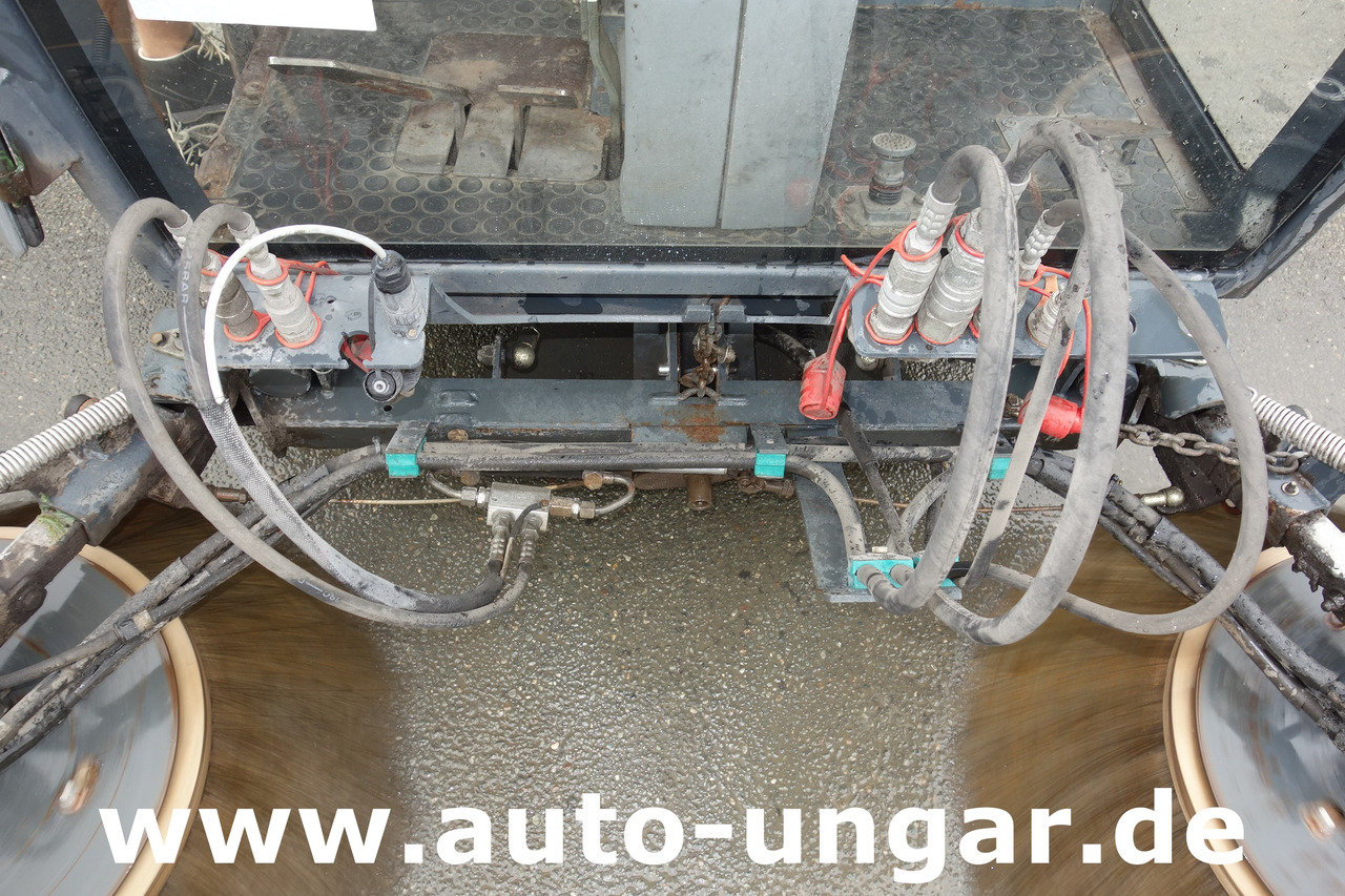 Hako Citymaster CM 1200 - 1250 Bj. 2011 Allrad 4x4 Kehrmaschine Kommunalfahrzeug - Veegwagen: afbeelding 5 Hako Citymaster CM 1200 - 1250 Bj. 2011 Allrad 4x4 Kehrmaschine Kommunalfahrzeug - Veegwagen: afbeelding 5