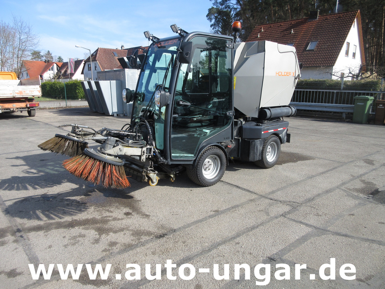 Holder X45 Kubota Diesel Motor Baujahr 2019 Allrad Kehrmaschine Geräteträger - Gemeentelijke tractor: afbeelding 2 Holder X45 Kubota Diesel Motor Baujahr 2019 Allrad Kehrmaschine Geräteträger - Gemeentelijke tractor: afbeelding 2