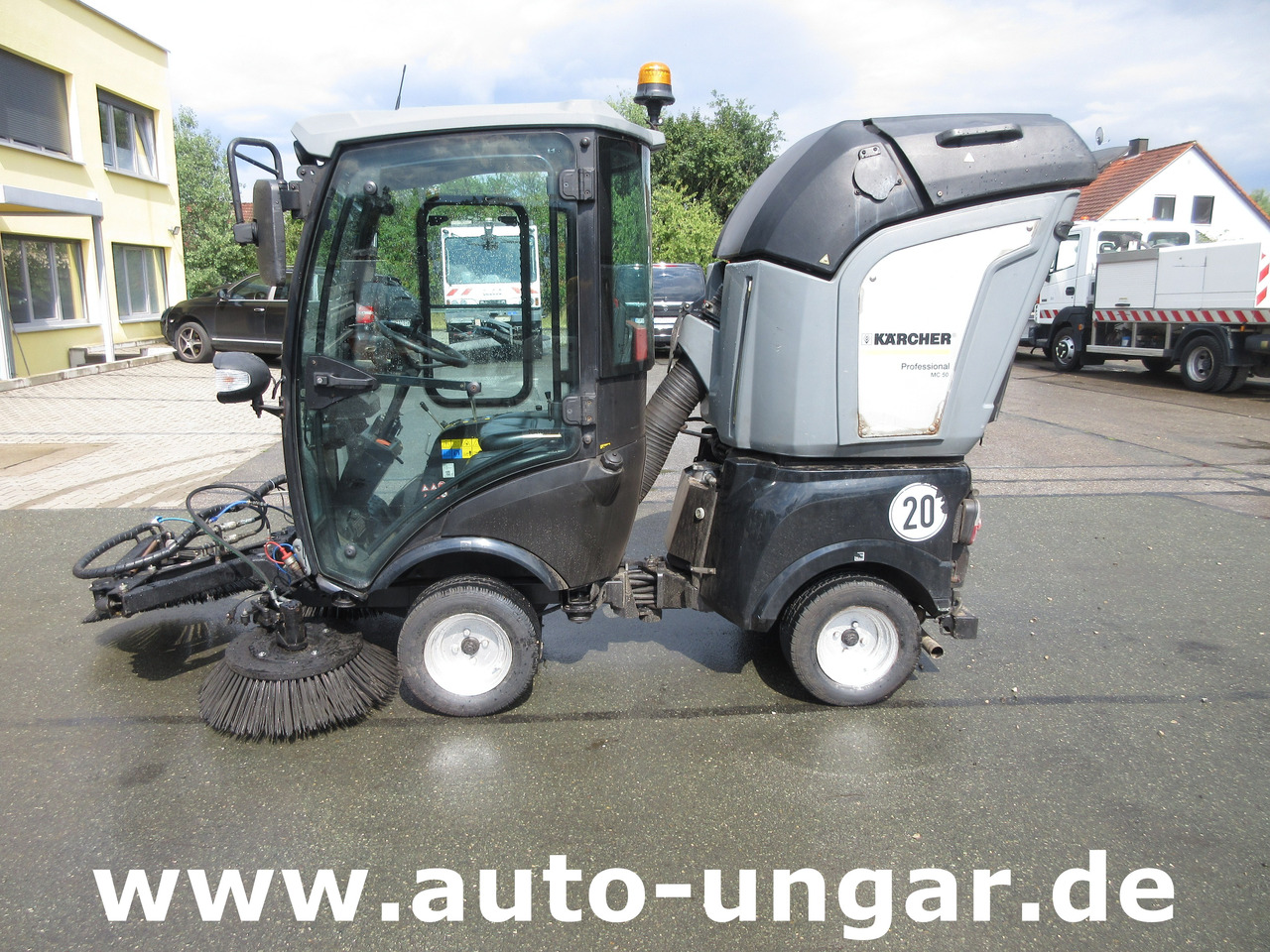 KÄRCHER MC 50 Advanced MIC 50 Professional Kleinkehrmaschine 4x4 Geräteträger - Veegwagen: afbeelding 4 KÄRCHER MC 50 Advanced MIC 50 Professional Kleinkehrmaschine 4x4 Geräteträger - Veegwagen: afbeelding 4