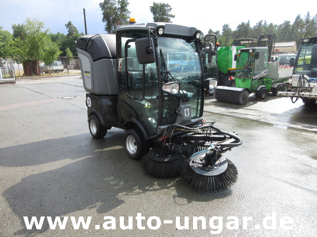 KÄRCHER MC 50 Advanced MIC 50 Professional Kleinkehrmaschine 4x4 Geräteträger - Veegwagen: afbeelding 1 KÄRCHER MC 50 Advanced MIC 50 Professional Kleinkehrmaschine 4x4 Geräteträger - Veegwagen: afbeelding 1