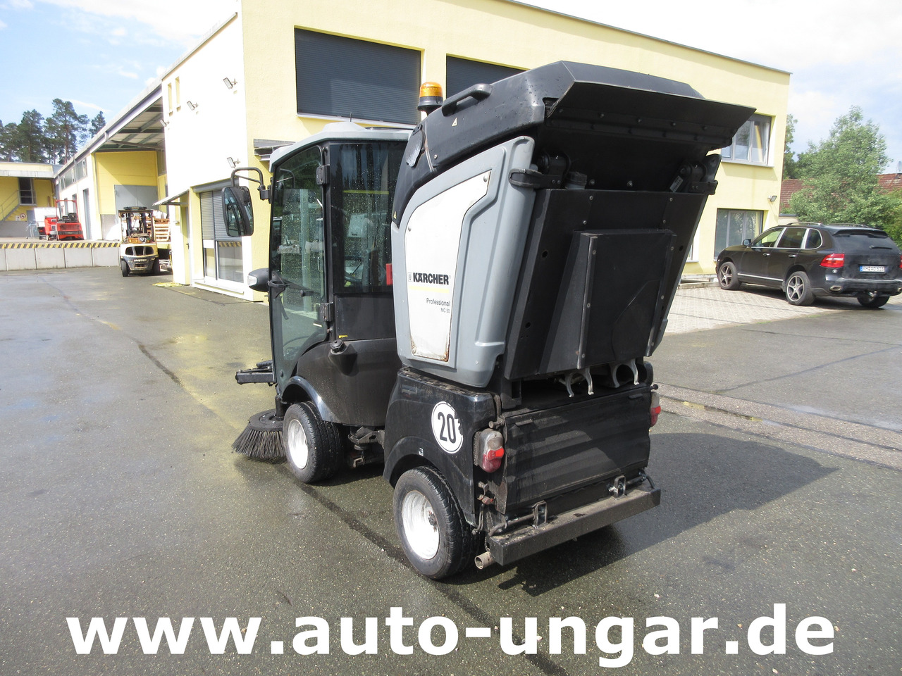 KÄRCHER MC 50 Advanced MIC 50 Professional Kleinkehrmaschine 4x4 Geräteträger - Veegwagen: afbeelding 5 KÄRCHER MC 50 Advanced MIC 50 Professional Kleinkehrmaschine 4x4 Geräteträger - Veegwagen: afbeelding 5