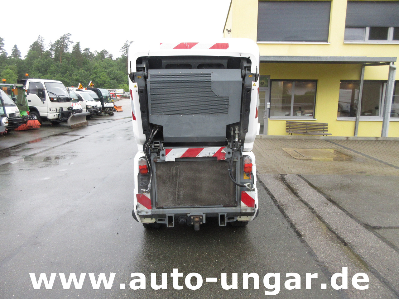 KÄRCHER MC130 Advanced Kehrmaschine Geräteträger 4x4 Kommunalfahrzeug MIC 130 Professional - Veegwagen: afbeelding 5 KÄRCHER MC130 Advanced Kehrmaschine Geräteträger 4x4 Kommunalfahrzeug MIC 130 Professional - Veegwagen: afbeelding 5