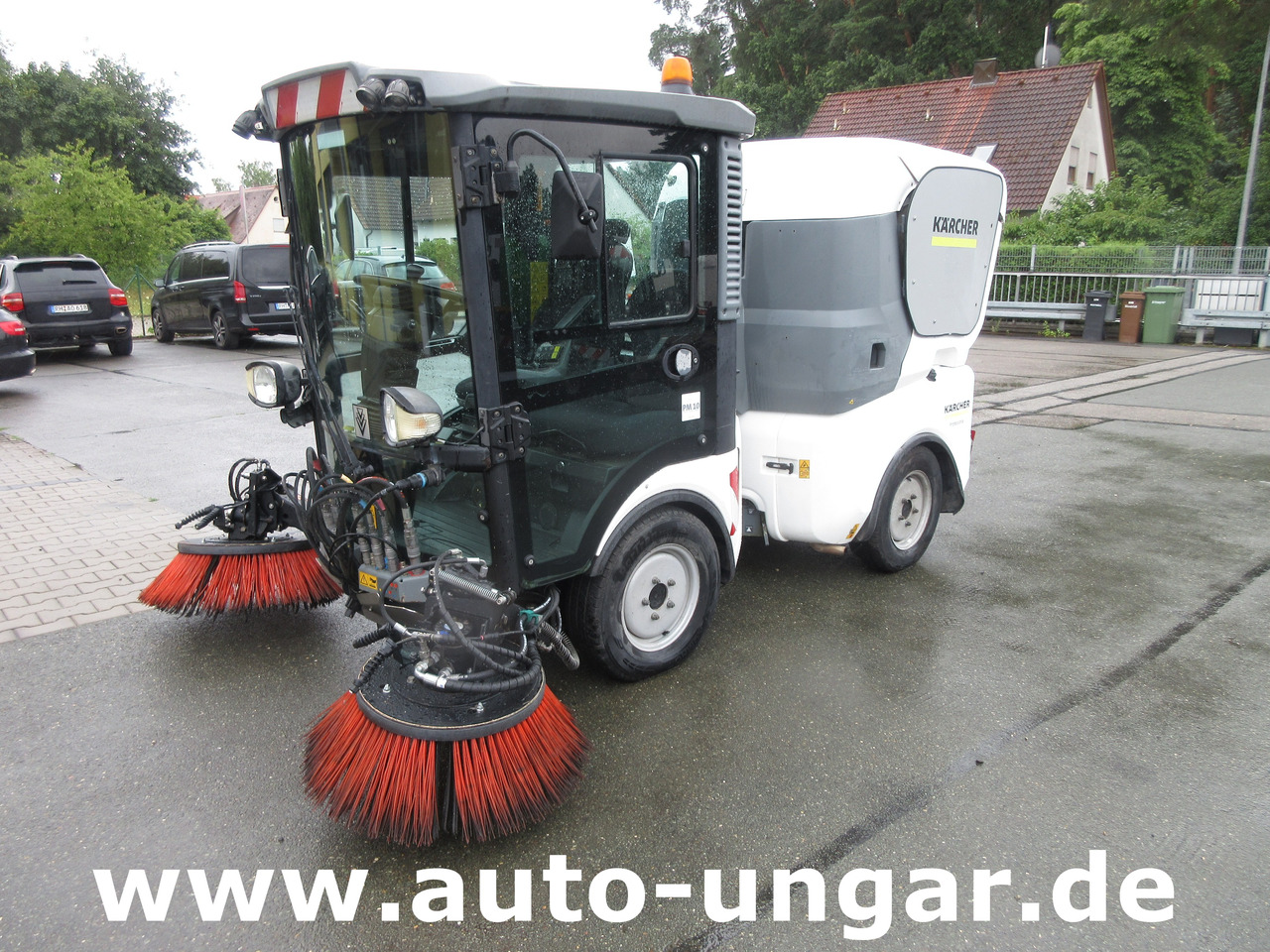 KÄRCHER MC130 Advanced Kehrmaschine Geräteträger 4x4 Kommunalfahrzeug MIC 130 Professional - Veegwagen: afbeelding 3 KÄRCHER MC130 Advanced Kehrmaschine Geräteträger 4x4 Kommunalfahrzeug MIC 130 Professional - Veegwagen: afbeelding 3
