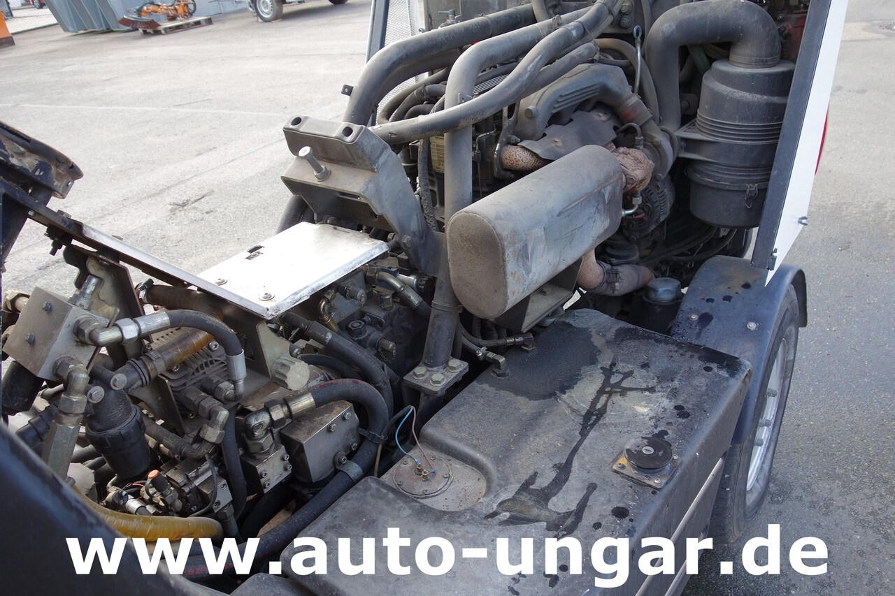 Mathieu Yno Azura 2 Hydrostat 4-Rad Lenkung - Veegwagen: afbeelding 3 Mathieu Yno Azura 2 Hydrostat 4-Rad Lenkung - Veegwagen: afbeelding 3