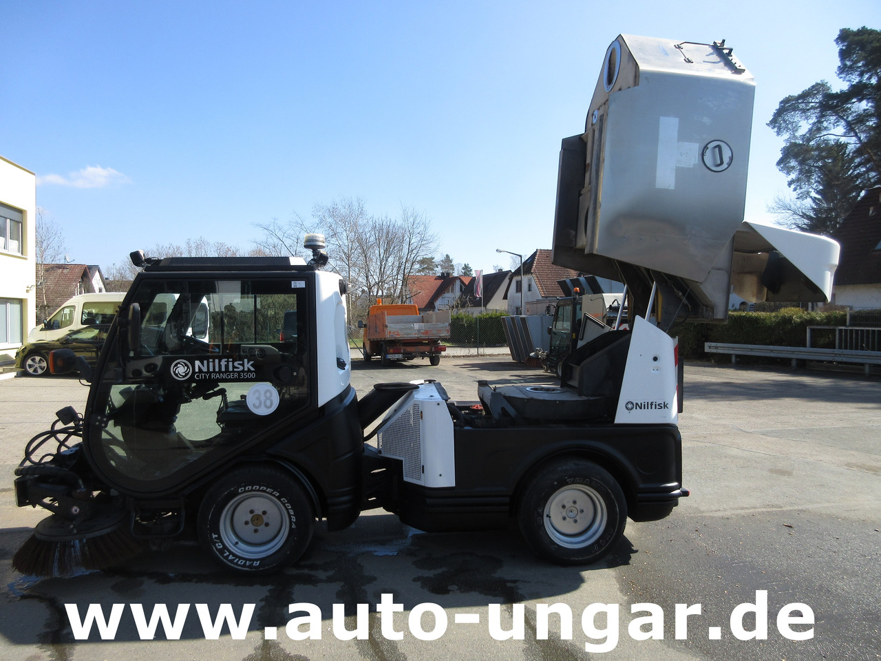 NILFISK CR3500 CityRanger Schmidt Flexigo Multigo 4x4 Kehrmaschine Geräteträger - Veegwagen: afbeelding 3 NILFISK CR3500 CityRanger Schmidt Flexigo Multigo 4x4 Kehrmaschine Geräteträger - Veegwagen: afbeelding 3