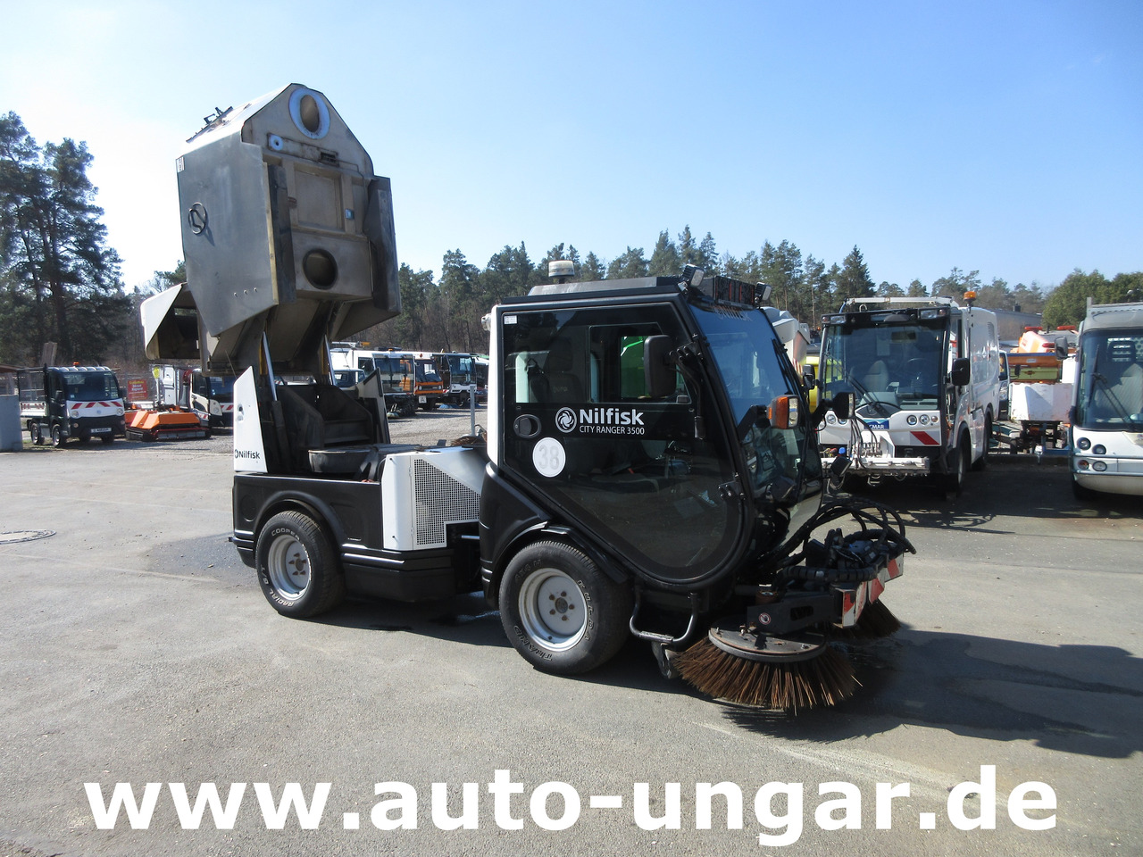 NILFISK CR3500 CityRanger Schmidt Flexigo Multigo 4x4 Kehrmaschine Geräteträger - Veegwagen: afbeelding 1 NILFISK CR3500 CityRanger Schmidt Flexigo Multigo 4x4 Kehrmaschine Geräteträger - Veegwagen: afbeelding 1
