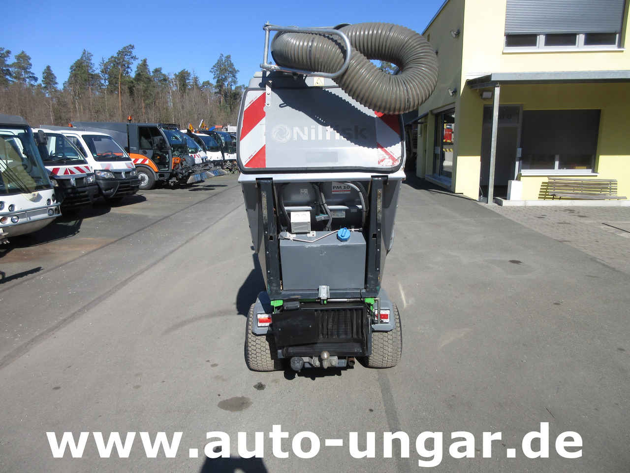 NILFISK Park Ranger 2150 Egholm Geräteträger mit Kehraufbau Baujahr 2018 Perkins - Veegwagen: afbeelding 4 NILFISK Park Ranger 2150 Egholm Geräteträger mit Kehraufbau Baujahr 2018 Perkins - Veegwagen: afbeelding 4