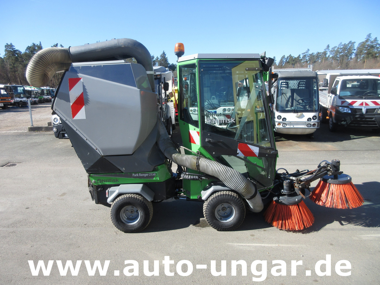 NILFISK Park Ranger 2150 Egholm Geräteträger mit Kehraufbau Baujahr 2018 Perkins - Veegwagen: afbeelding 2 NILFISK Park Ranger 2150 Egholm Geräteträger mit Kehraufbau Baujahr 2018 Perkins - Veegwagen: afbeelding 2