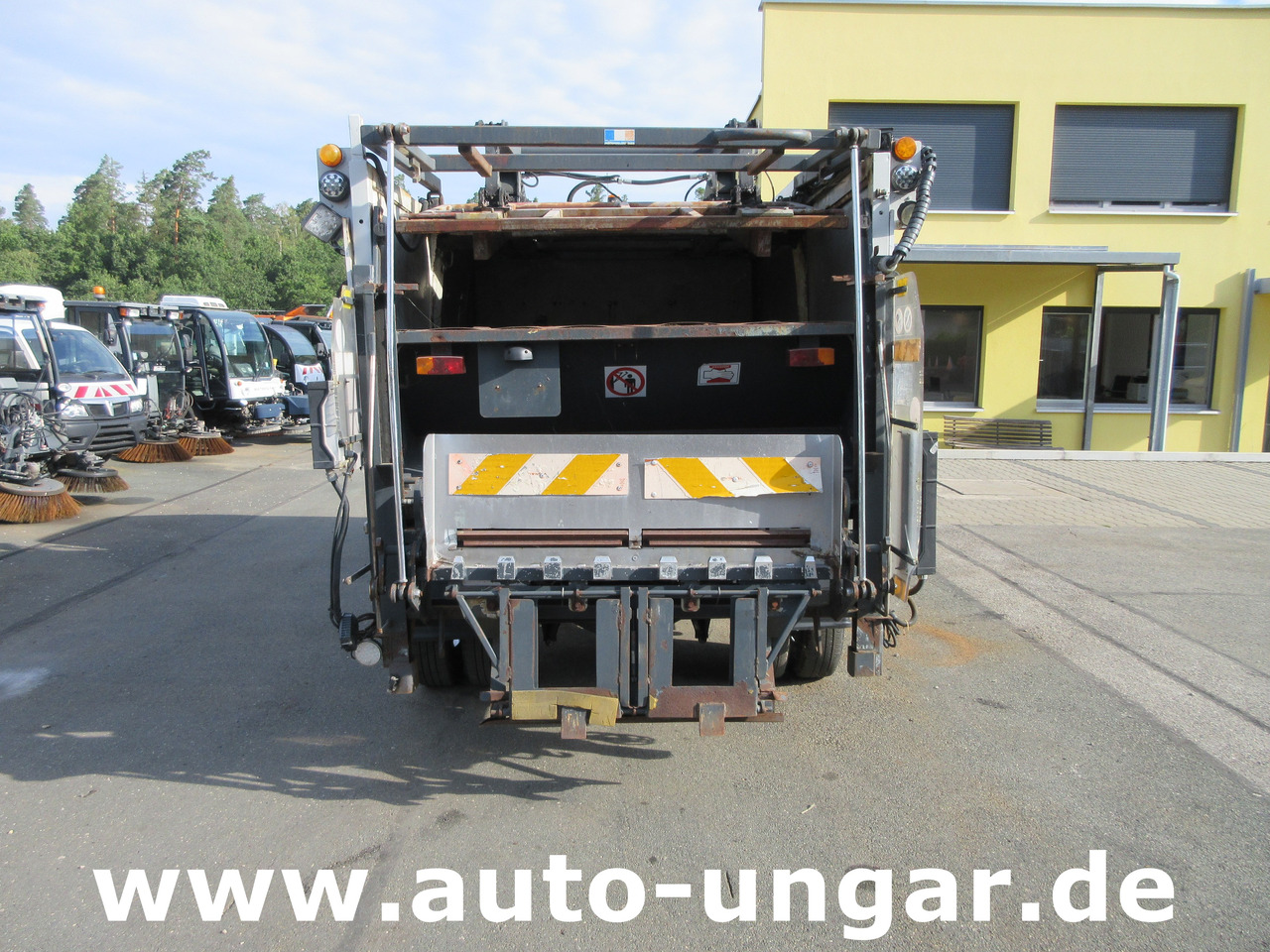 Nissan Cabstar 35.14 Mecagil Lebon Müllwagen BOM Garbage Truck 3.500kg - Vuilniswagen: afbeelding 5 Nissan Cabstar 35.14 Mecagil Lebon Müllwagen BOM Garbage Truck 3.500kg - Vuilniswagen: afbeelding 5