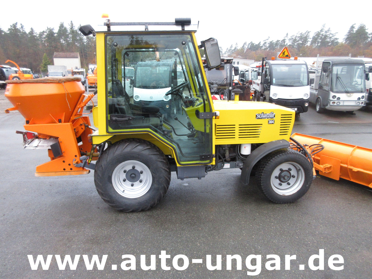 Schanzlin 304 Diesel 4x4 Winterdienst Pflug & Streuer 2-Sitzer Zapfwelle - Gemeentelijke tractor: afbeelding 4 Schanzlin 304 Diesel 4x4 Winterdienst Pflug & Streuer 2-Sitzer Zapfwelle - Gemeentelijke tractor: afbeelding 4