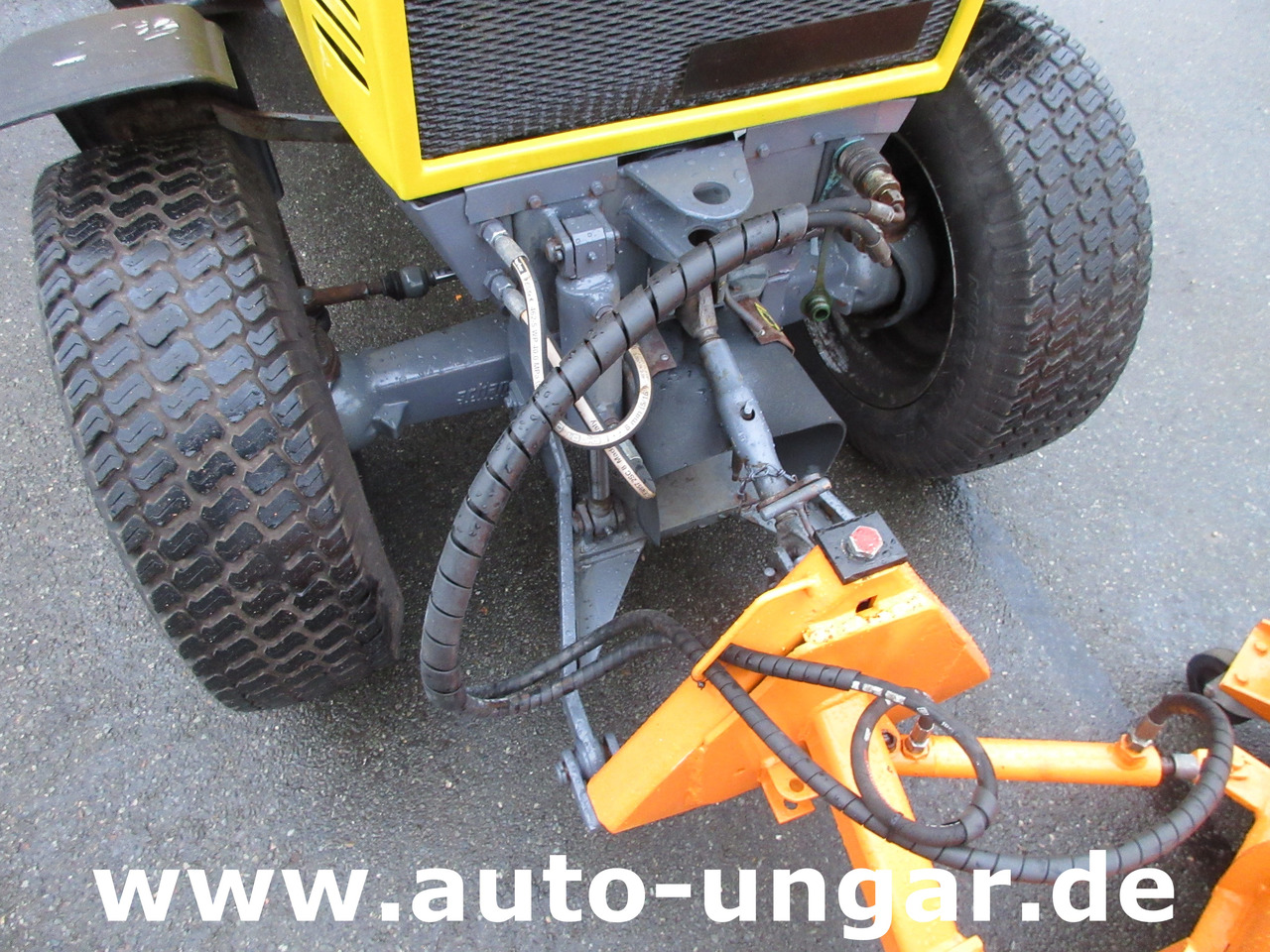Schanzlin 304 Diesel 4x4 Winterdienst Pflug & Streuer 2-Sitzer Zapfwelle - Gemeentelijke tractor: afbeelding 3 Schanzlin 304 Diesel 4x4 Winterdienst Pflug & Streuer 2-Sitzer Zapfwelle - Gemeentelijke tractor: afbeelding 3