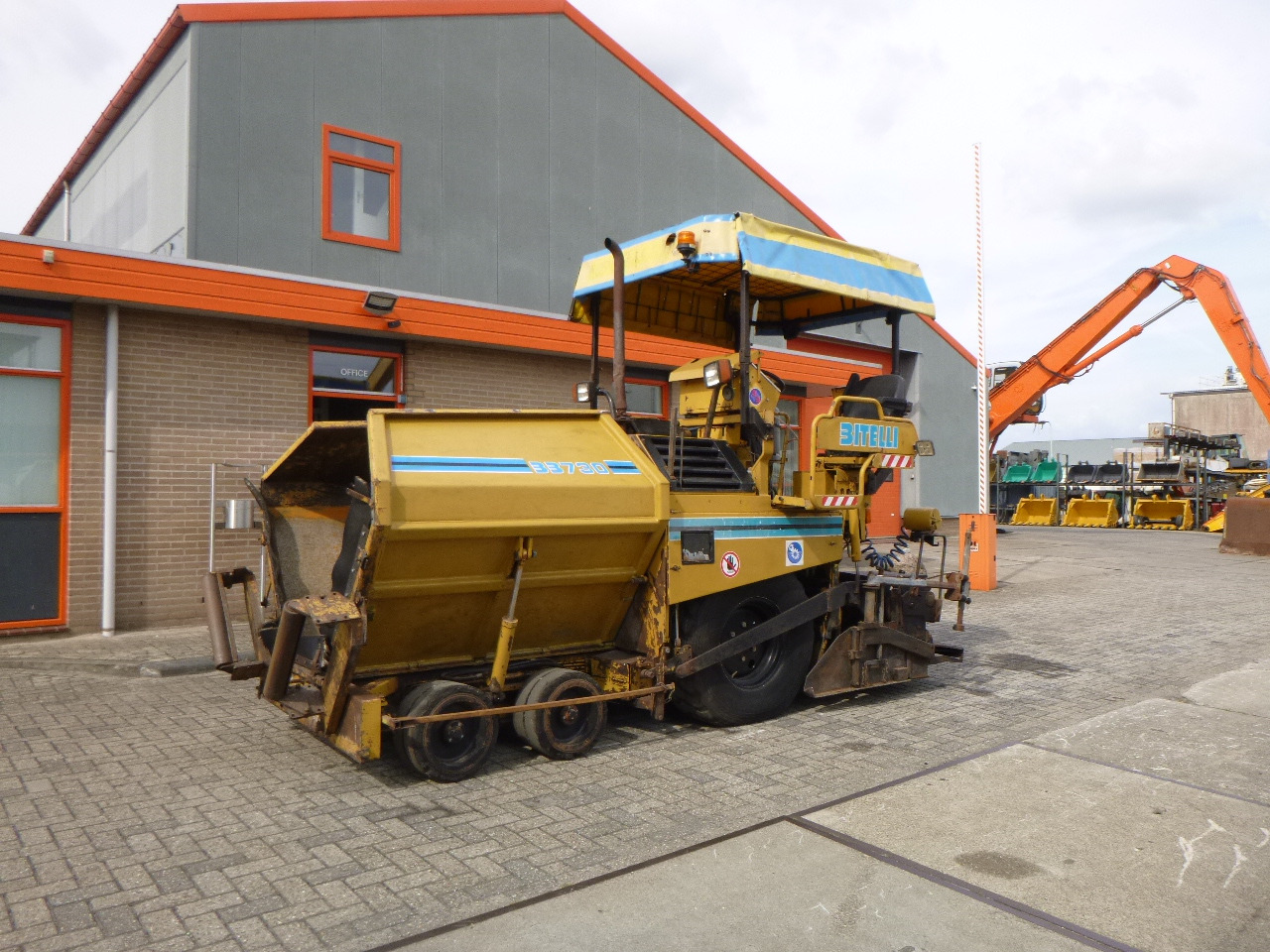 CATERPILLAR BB730 - Asfaltafwerkmachine: afbeelding 1 CATERPILLAR BB730 - Asfaltafwerkmachine: afbeelding 1