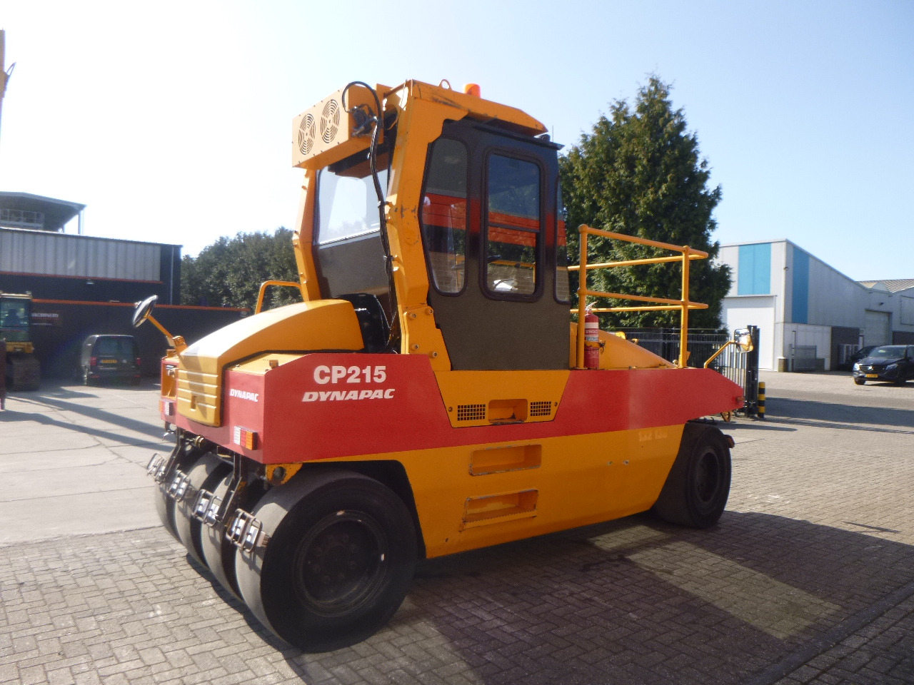 DYNAPAC CP215(HITACHI) - Bandenwals: afbeelding 5 DYNAPAC CP215(HITACHI) - Bandenwals: afbeelding 5